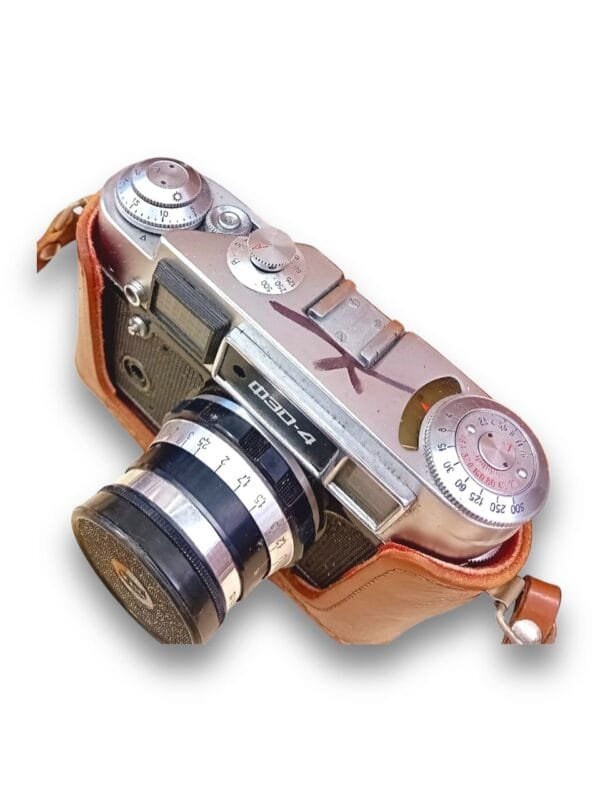 A vintage fed-4 35mm film rangefinder camera - image 4