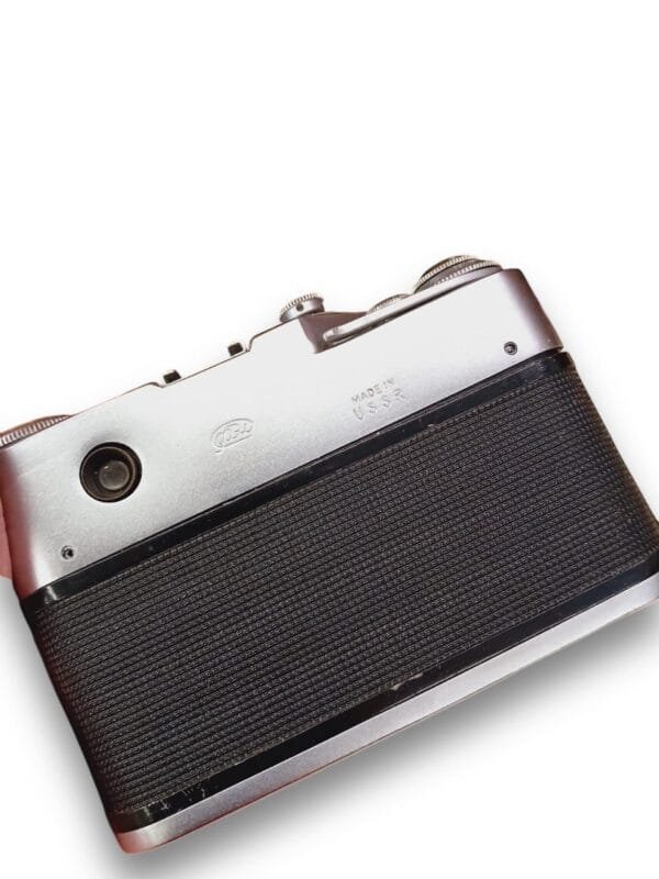 A vintage fed-4 35mm film rangefinder camera - image 5